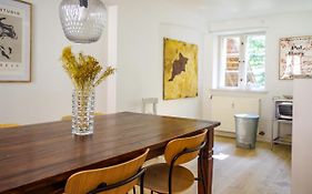 Bright Apartment Next To The King'S Garden